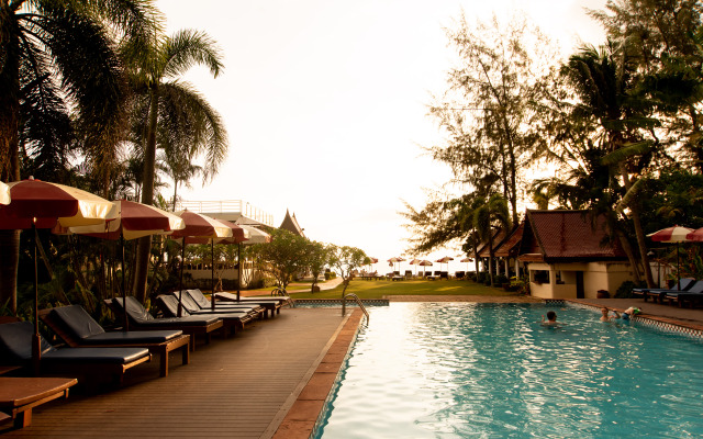 Royal Lanta Resort & Spa