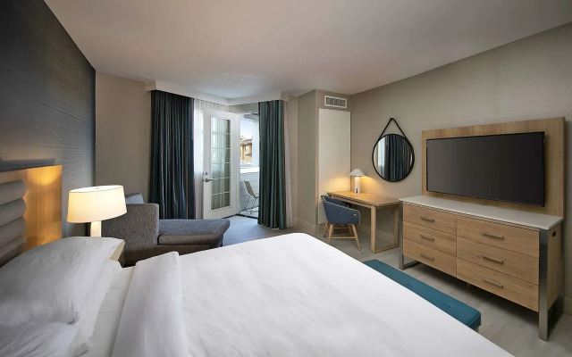 Inn at the Pier Pismo Beach, Curio Collection by Hilton