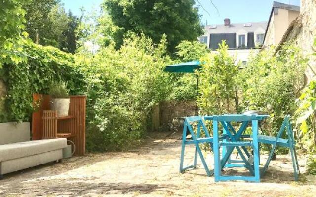 PRIVATE GARDEN in the center of Fontainebleau