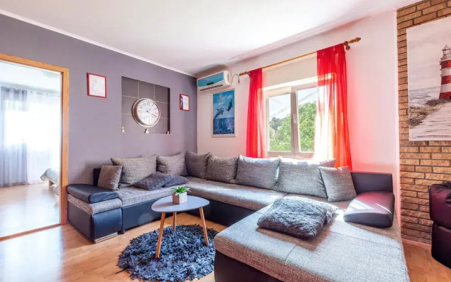 Nice Apartment in Duce With 2 Bedrooms and Wifi