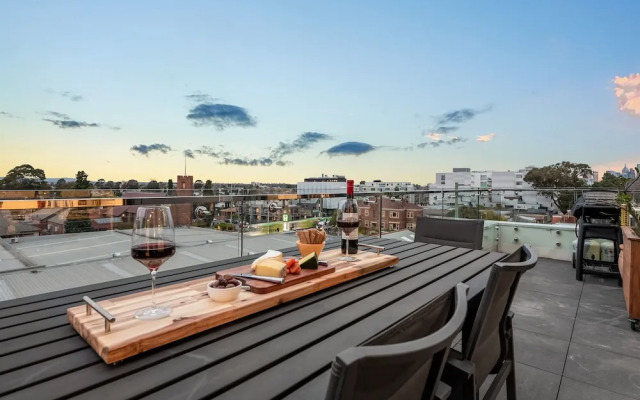StayCentral - East Brunswick Penthouse with Study