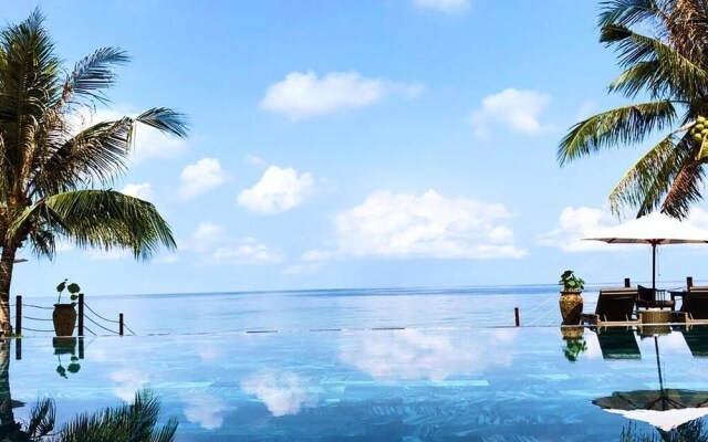 Palmy Beach Club Resort
