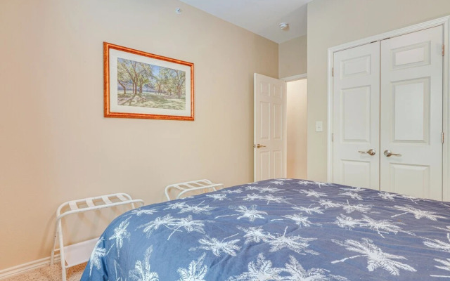 'rio Vista' Condo: Direct Guadalupe River Access!