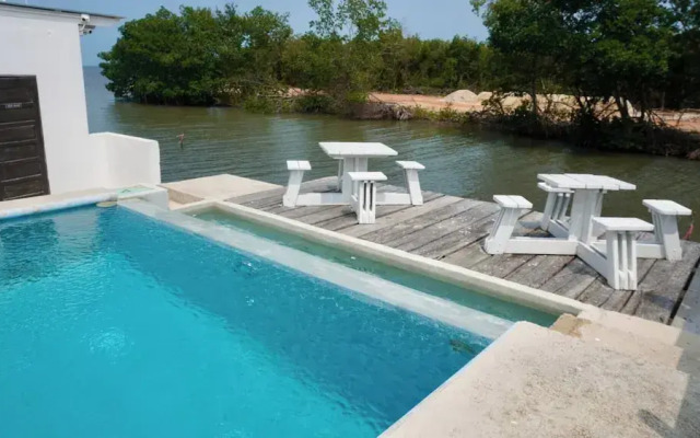 See Belize Waterside Sea View 2-bedroom Apartment w Balcony, Pool & Deck 2nd FL
