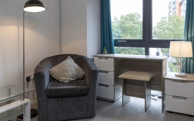 Higher Living - Southampton City Penthouse