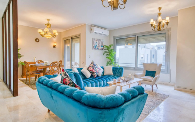 Luxurious 1 BR Apartment near Point 90 Mall✯