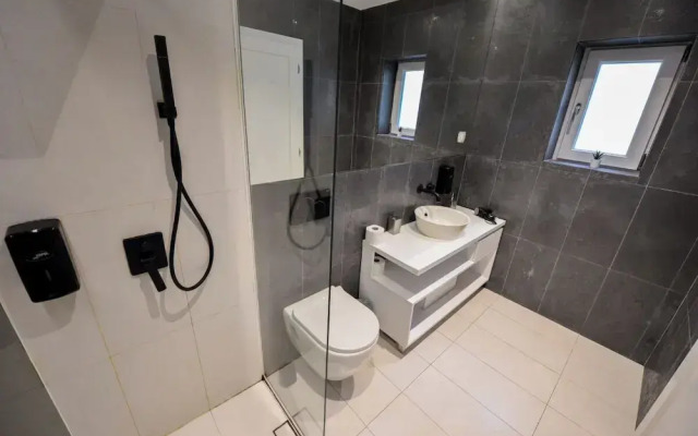 Blue Moon - One Bedroom - Romana Square