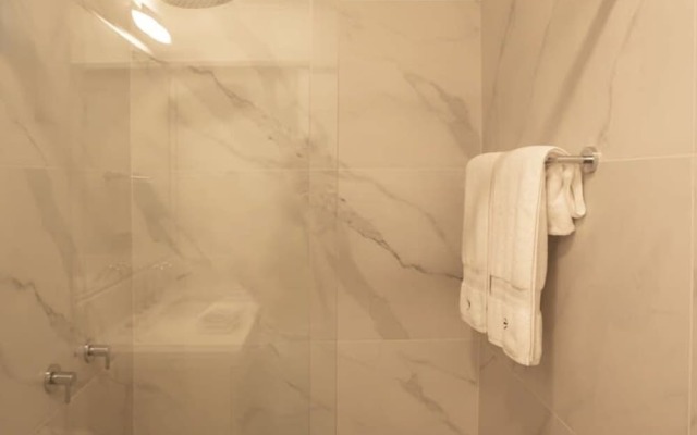 w Perfect 2BR With Balcony in Miraflores