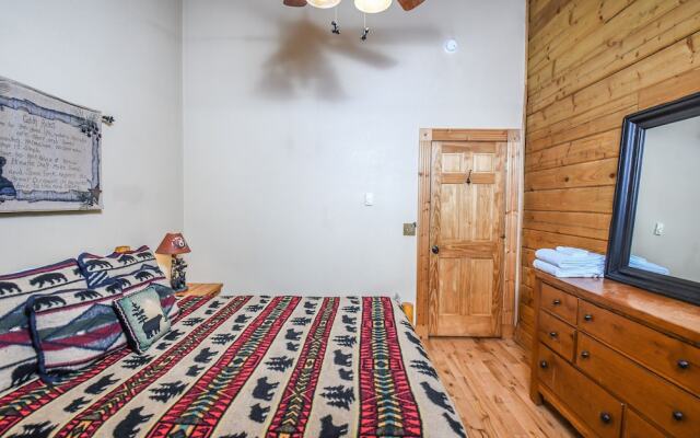 Bear Paws 2 Bedroom House