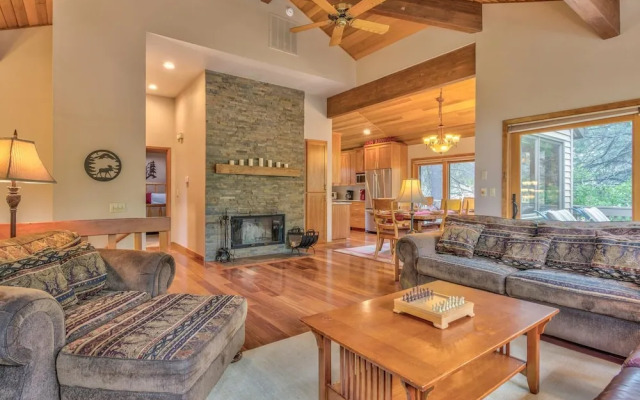 2 Tan Oak-Hot Tub-3BR/2BA