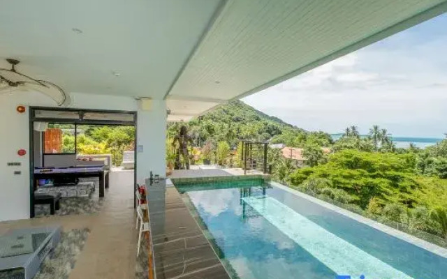 Penthouse Crystal Bay Apartments