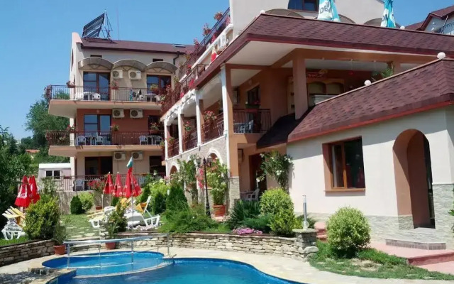 Perla Family Hotel