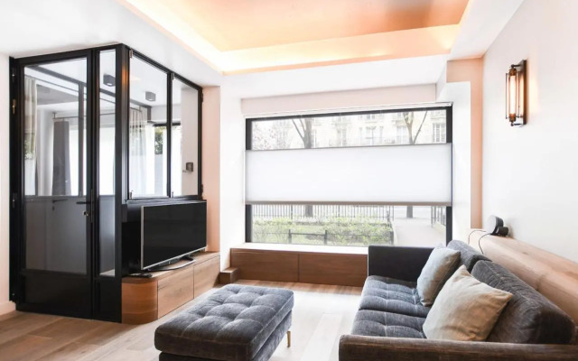 Modern Family Apartment Next To The Eiffel Tower