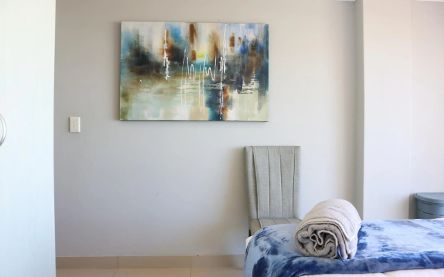 Lovely 2 Bedroom Oceanfront Apartment with Sea Views