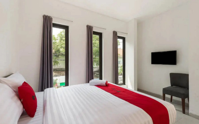 RedDoorz near Kaza Mall Surabaya