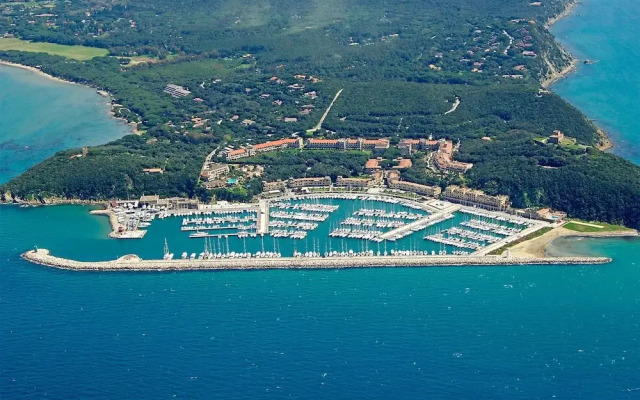 Villa Molletta a Punta Ala con Piscina