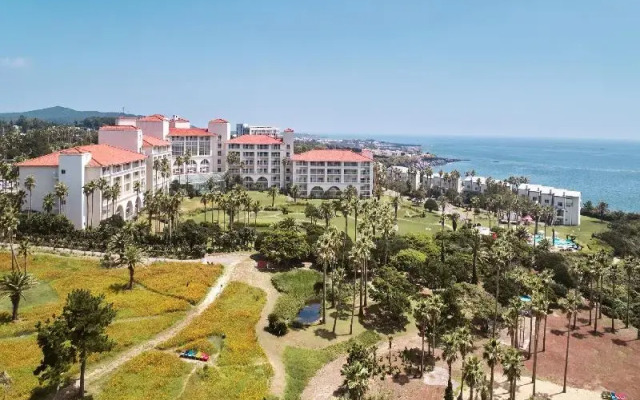 Shineville Luxury Resort