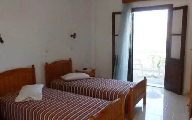 Akrogiali Rooms & Studios
