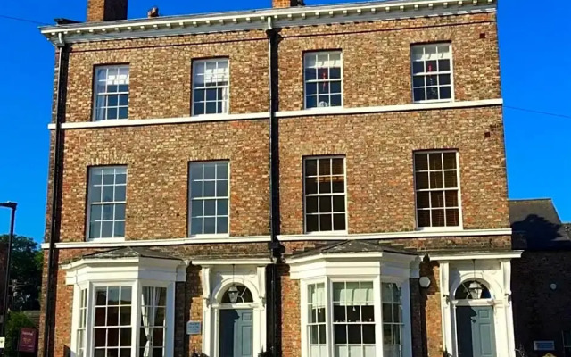 Priory House Apartments (no parties allowed)