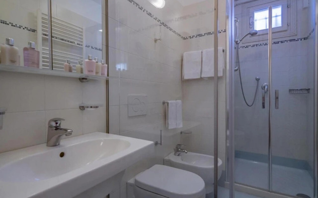 Lo Squero 3 Apartment With Balcony in Dorsoduro