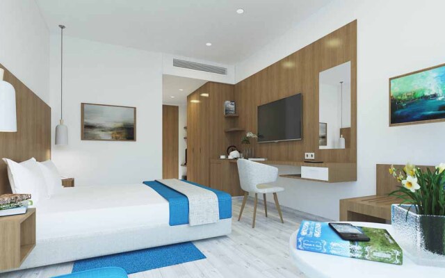 Leonardo Crystal Cove Hotel and Spa by the Sea