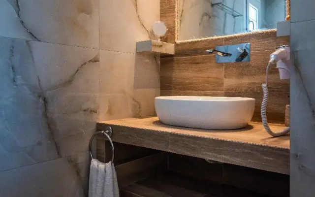 Niki Savvas Studio & Suites