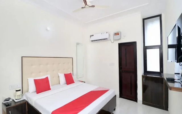 OYO 16975 Hotel Golden View