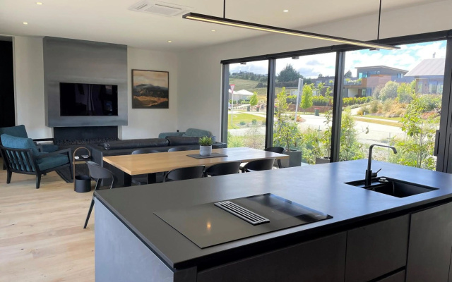 Luxurious Lake and Alpine Views