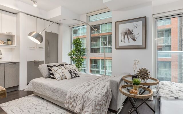 QuickStay - Classy & Rustic Downtown Condo