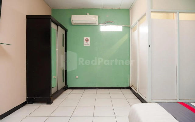 Super OYO 1868 J&b Room Pramuka