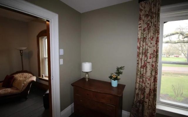 Maplehurst Manor B&B