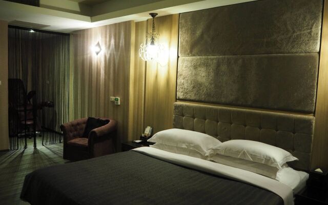 The Riverside Hotel & Motel