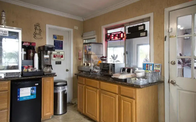 Harbor Inn & Suites