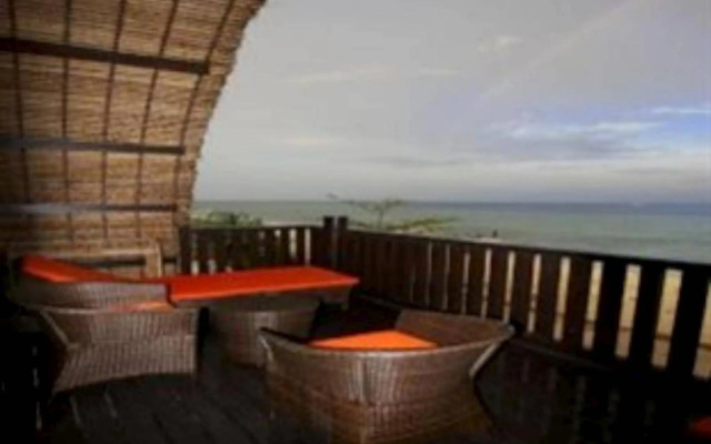 Meno Mojo Beach Resort