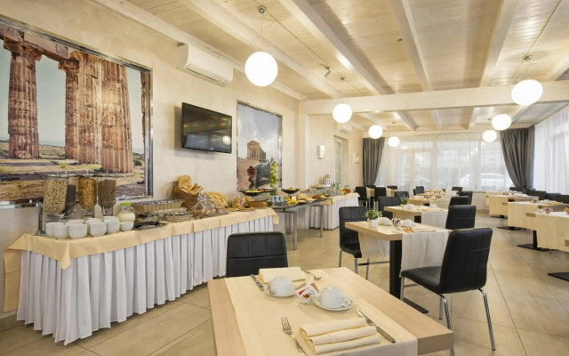 Simon Hotel