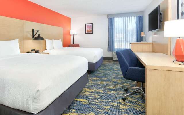 La Quinta Inn & Suites by Wyndham Dallas - Las Colinas