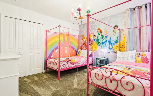 Themed Rooms & Pool in Storey Lake Resort