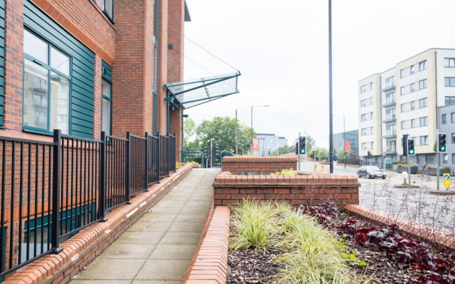 Deluxe & Chic 1 & 2 Bed Apts near Heathrow, Legoland, & Windsor Slough