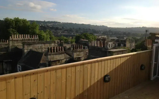 Bath Roof Terrace Apartment, City Centre, Sleeps 8