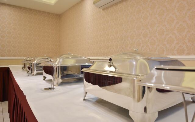 Capital O 37234 Reejas Inns N Suites
