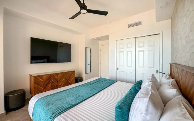 Luxury Ocean View Condo w Huge Deck