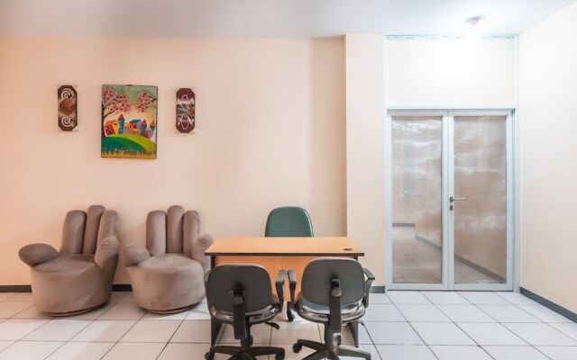 Super OYO 1868 J&b Room Pramuka