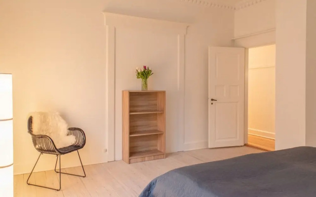 Sanders Boulevard - Cozy 2-bdr Apt By the Canal