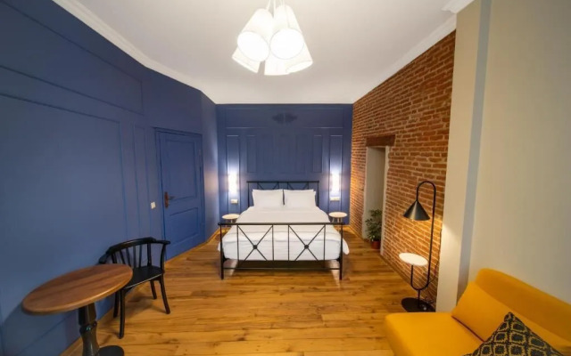 Artisan Boutique Hotel & Gallery