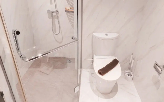 Modern Look And Comfy 1Br Apartment Branz Bsd City