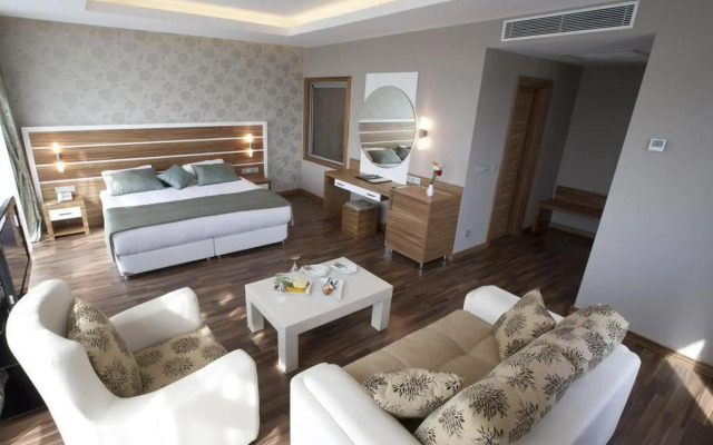 Fourway Hotel SPA & Restaurant
