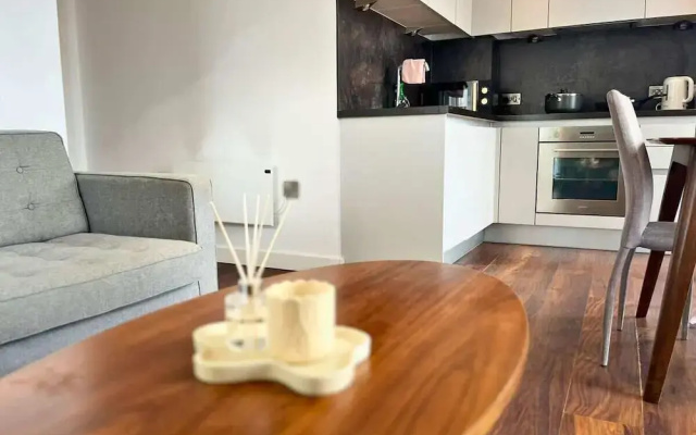 Joyful - 2 Ensuite Flat in M15