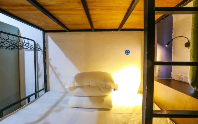 Comma Travel International Youth Hotel