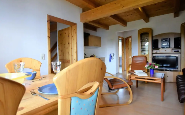 Geraeumige Ferienwohnung in Boddin mit Garten