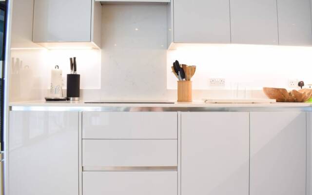 Riverside Apartment in South Chelsea